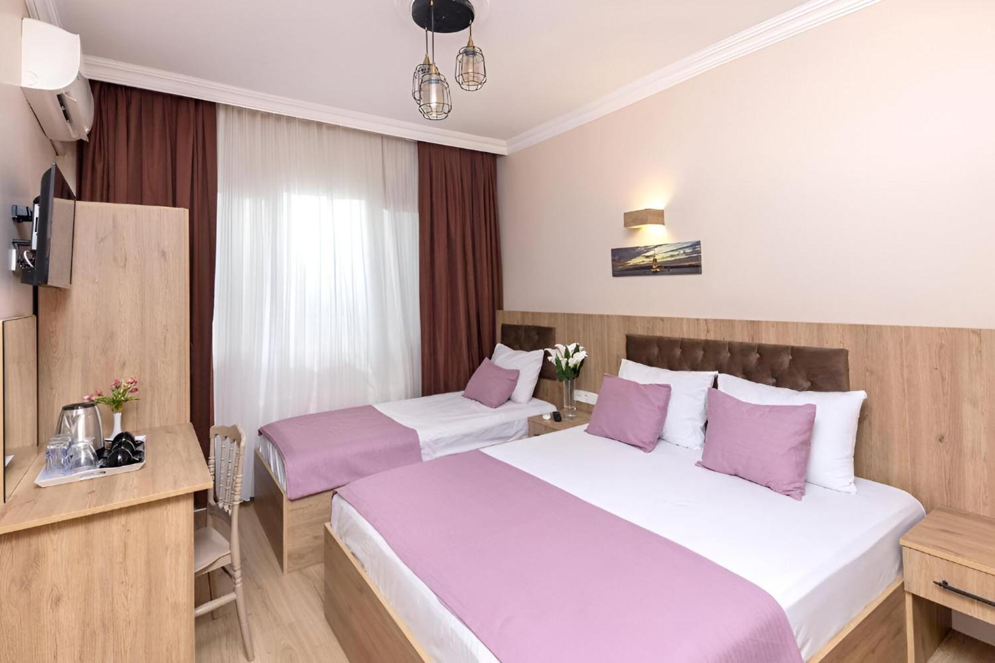 Grey House - Historical Peninsula Hotel 3*