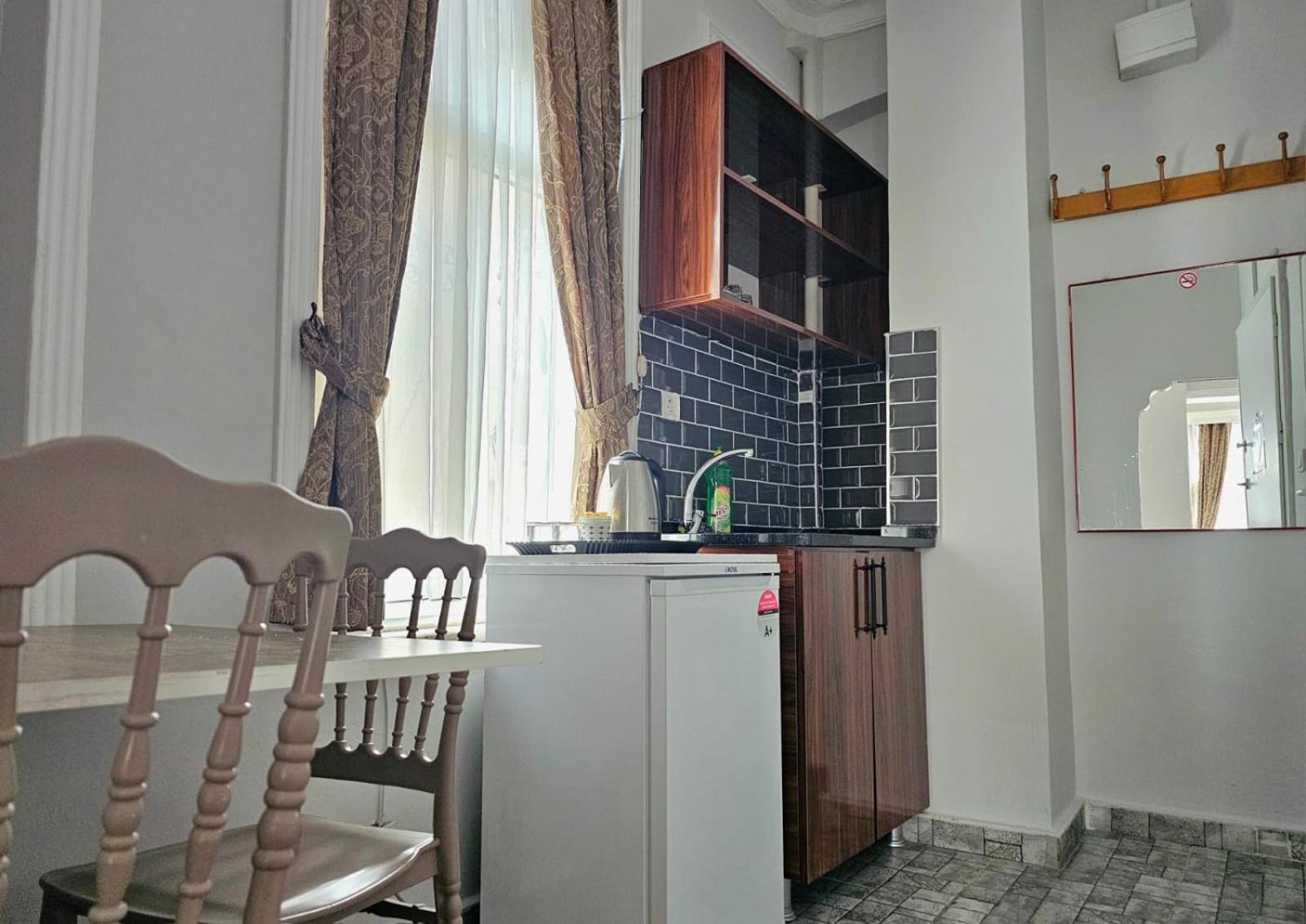 Grey House - Historical Peninsula 3*