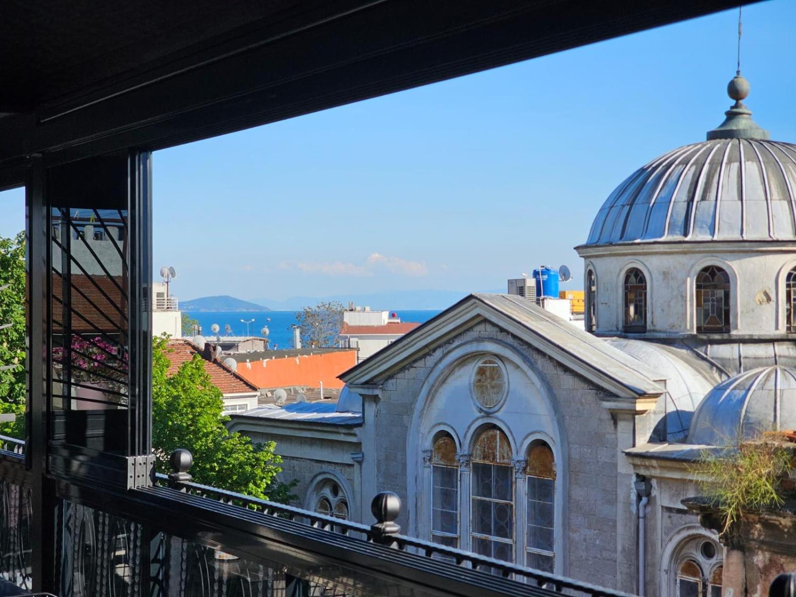 Grey & - Old Apartament Istanbul